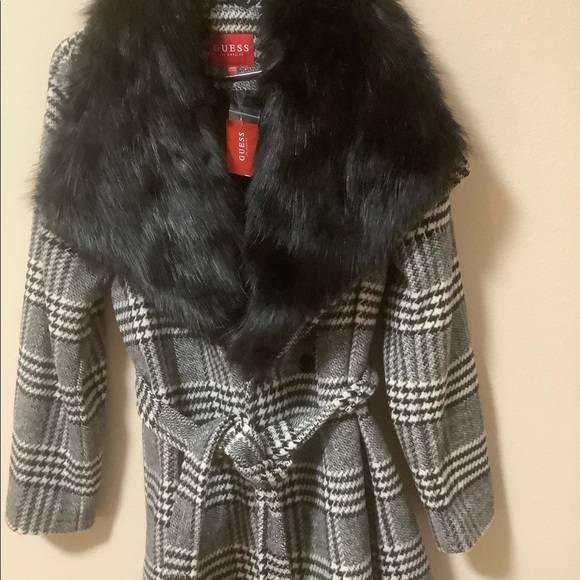 NEW Coat from GUESS XL size Premium Quality Coat with Gorgeous Fur - Picture 6 of 7